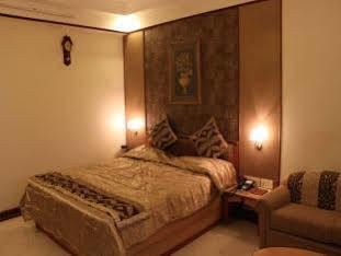 Hotel Royal Palace Jalgaon Экстерьер фото