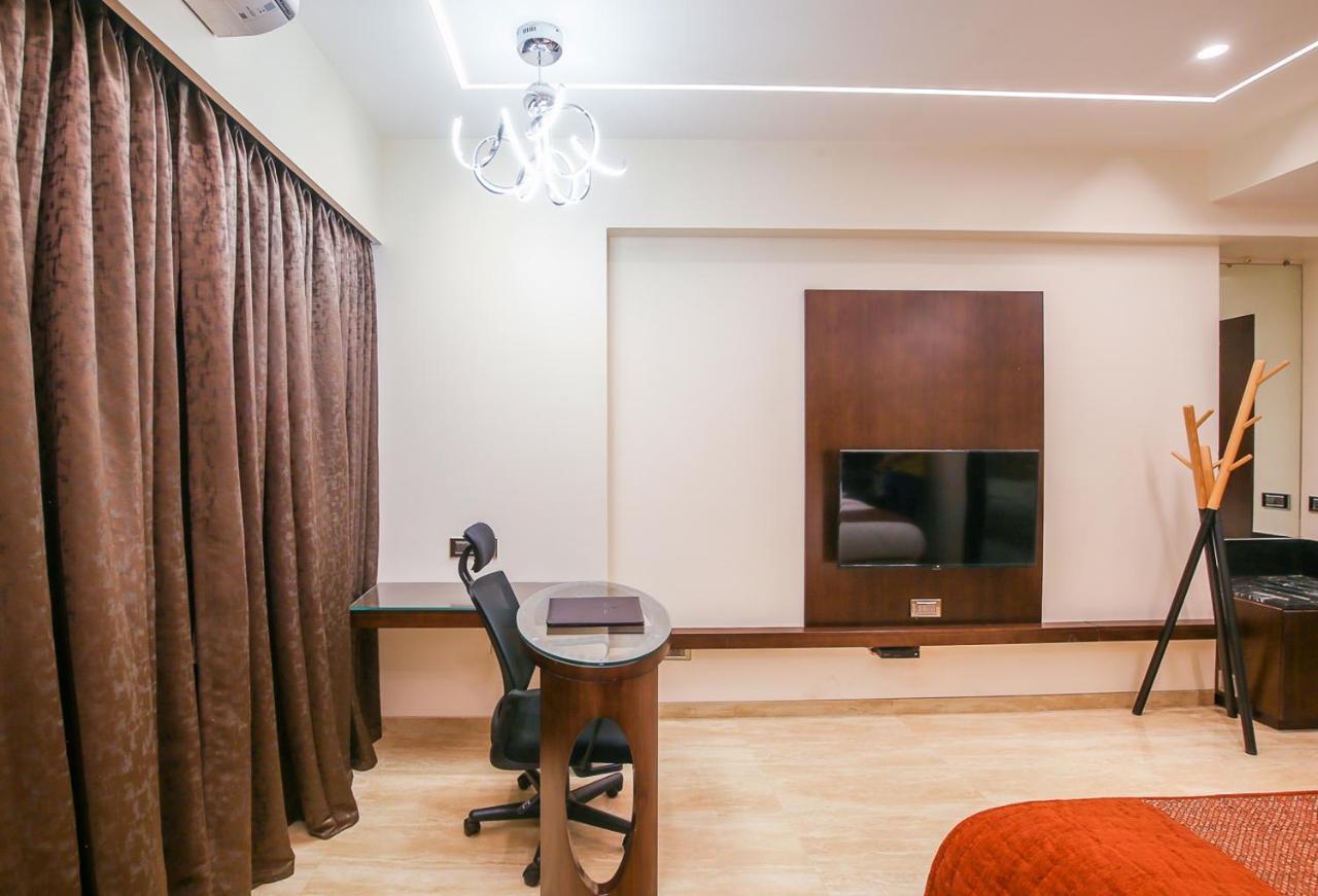 Hotel Royal Palace Jalgaon Экстерьер фото