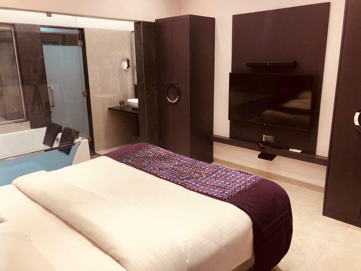 Hotel Royal Palace Jalgaon Экстерьер фото