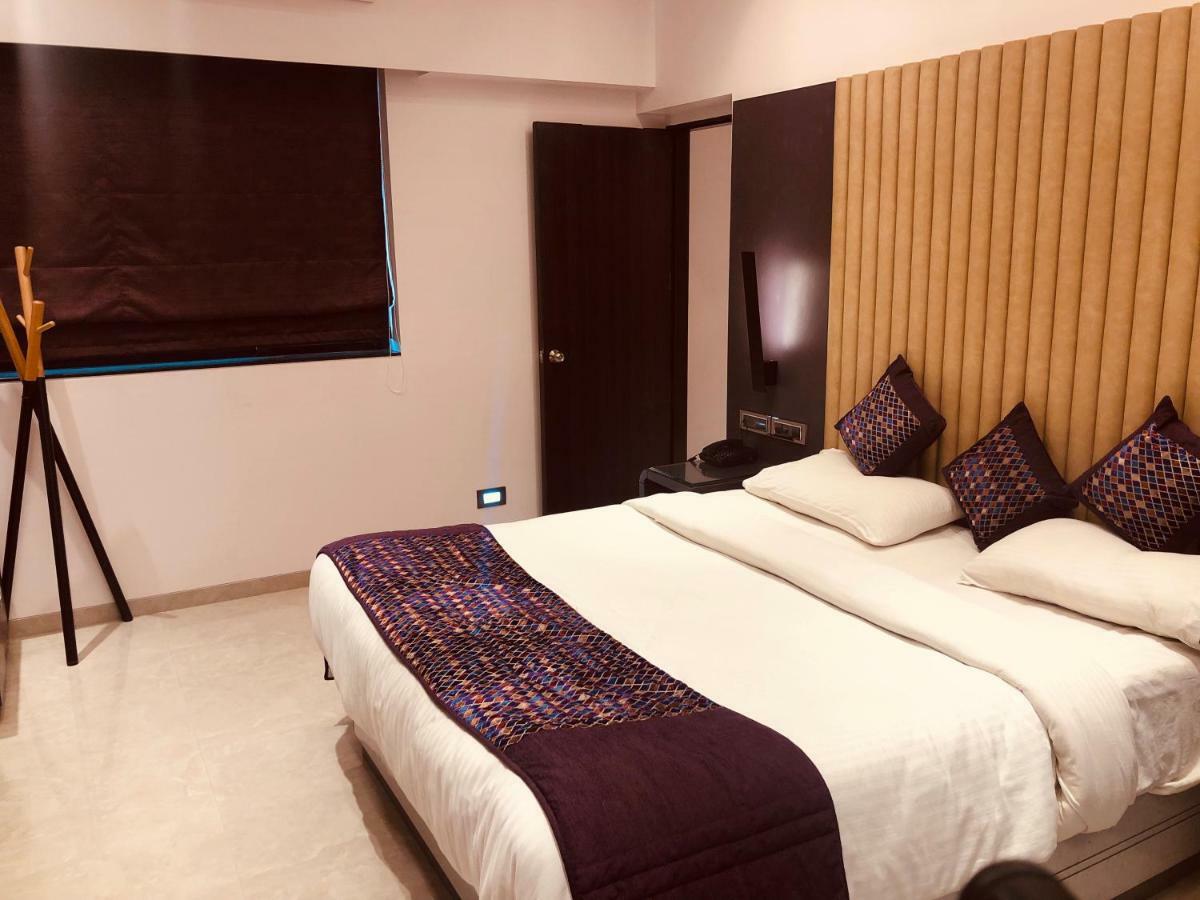 Hotel Royal Palace Jalgaon Экстерьер фото